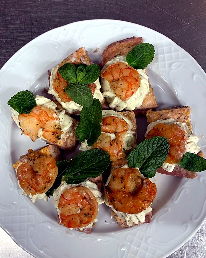 Canap&eacute;s mit Garnelen und Minze